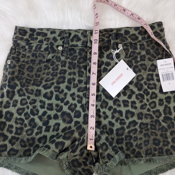 Good American Sz 8 Olive Cut Off Leopard Shorts - Picture 9 of 12